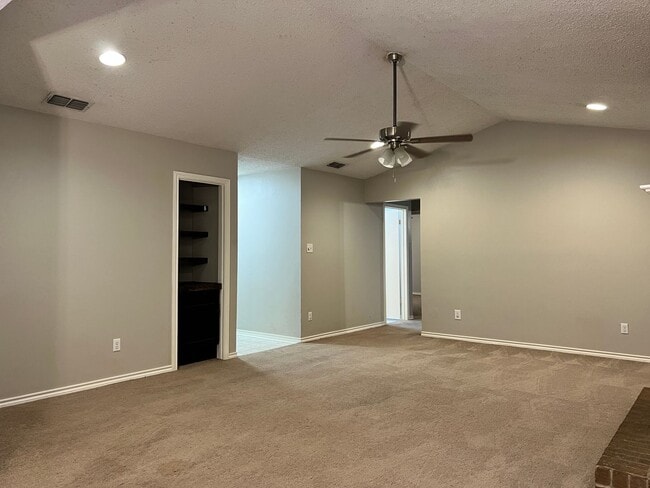 Building Photo - 411 Hickory Rd