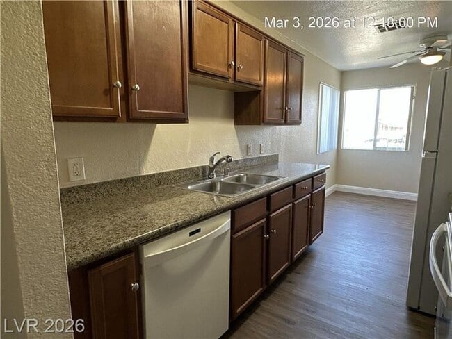 Building Photo - Adorable condo with great usage of space