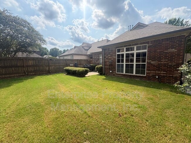 Building Photo - 886 Winter Leaf Dr