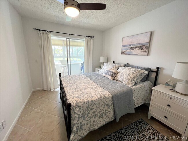 Building Photo - 548 Durham Cir