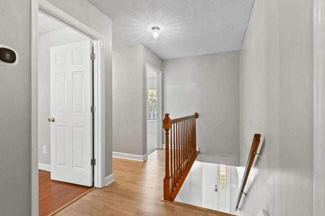 Building Photo - 1382 Center Lake Dr