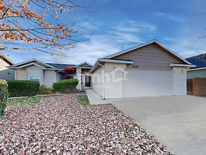Primary Photo - 11115 W Rose Lake St