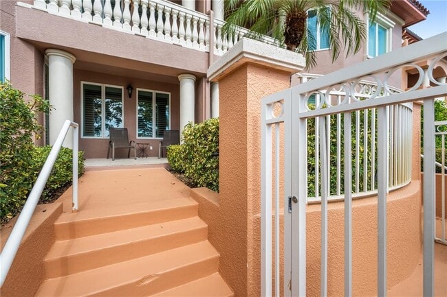 Building Photo - 515 5th Ave NE