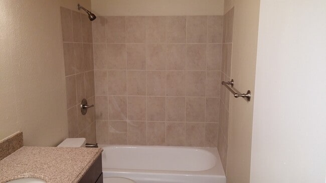 Building Photo - 4 Touchstone