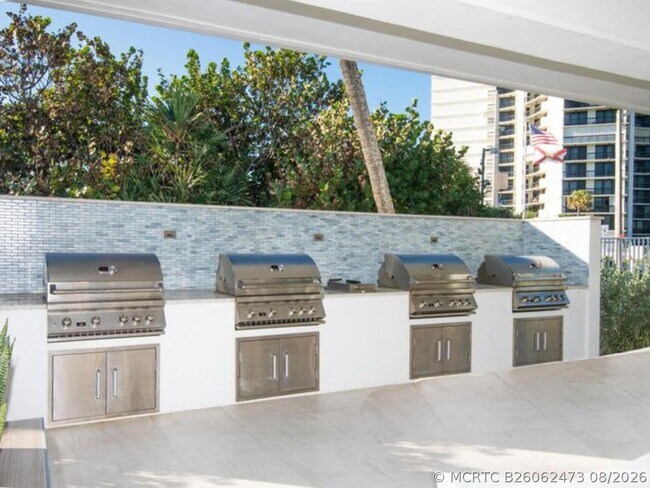 Building Photo - 4748 S Ocean Blvd