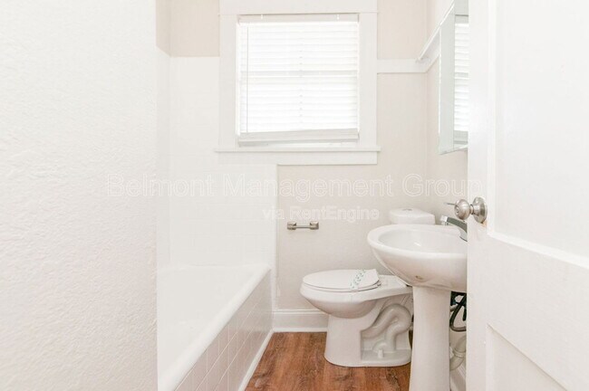 Building Photo - 606 S Park Ave