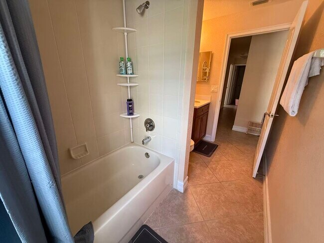 Building Photo - 409 SW 8th St