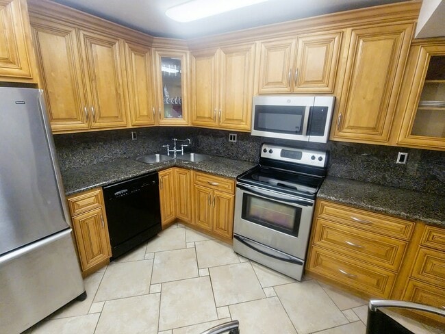 Building Photo - 1833 S Ocean Dr