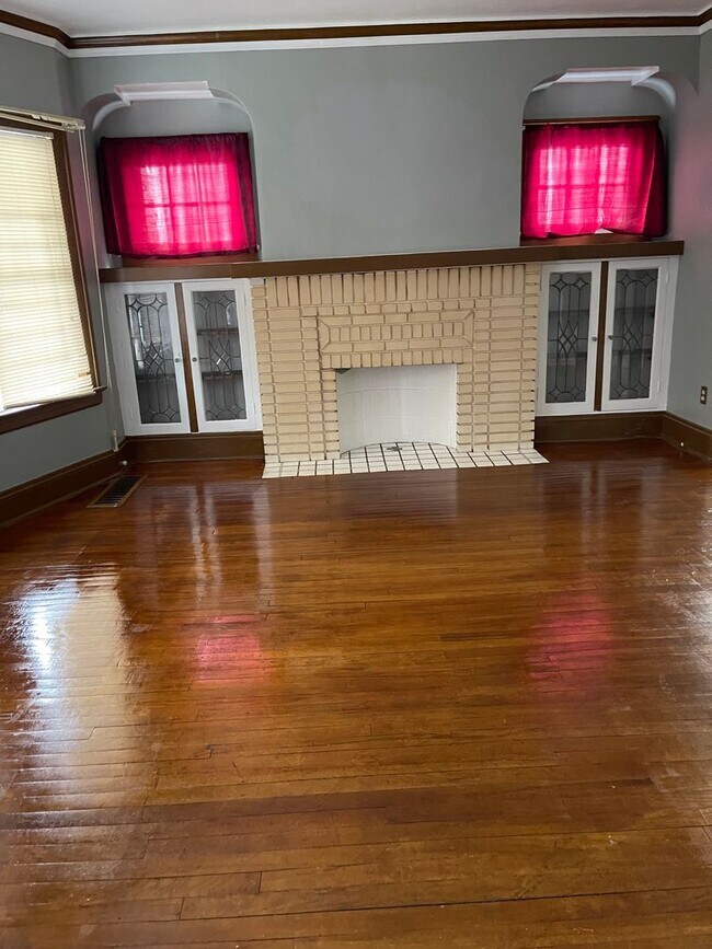 Building Photo - 3290 E 146th St