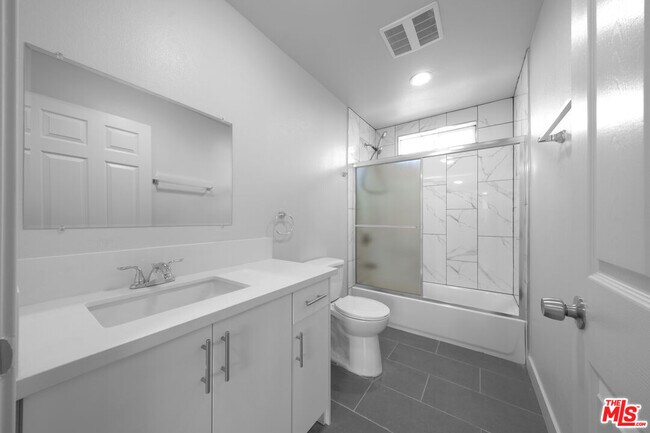 Building Photo - 236 W 84th Pl