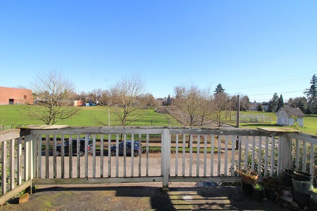 Building Photo - kerby01