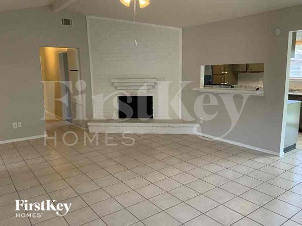 Building Photo - 9819 Kiwi Ln