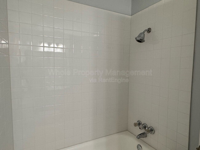 Building Photo - 2380 E Geddes Ave