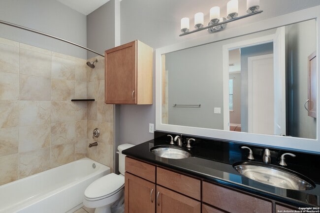 Building Photo - 7342 Oak Manor Dr