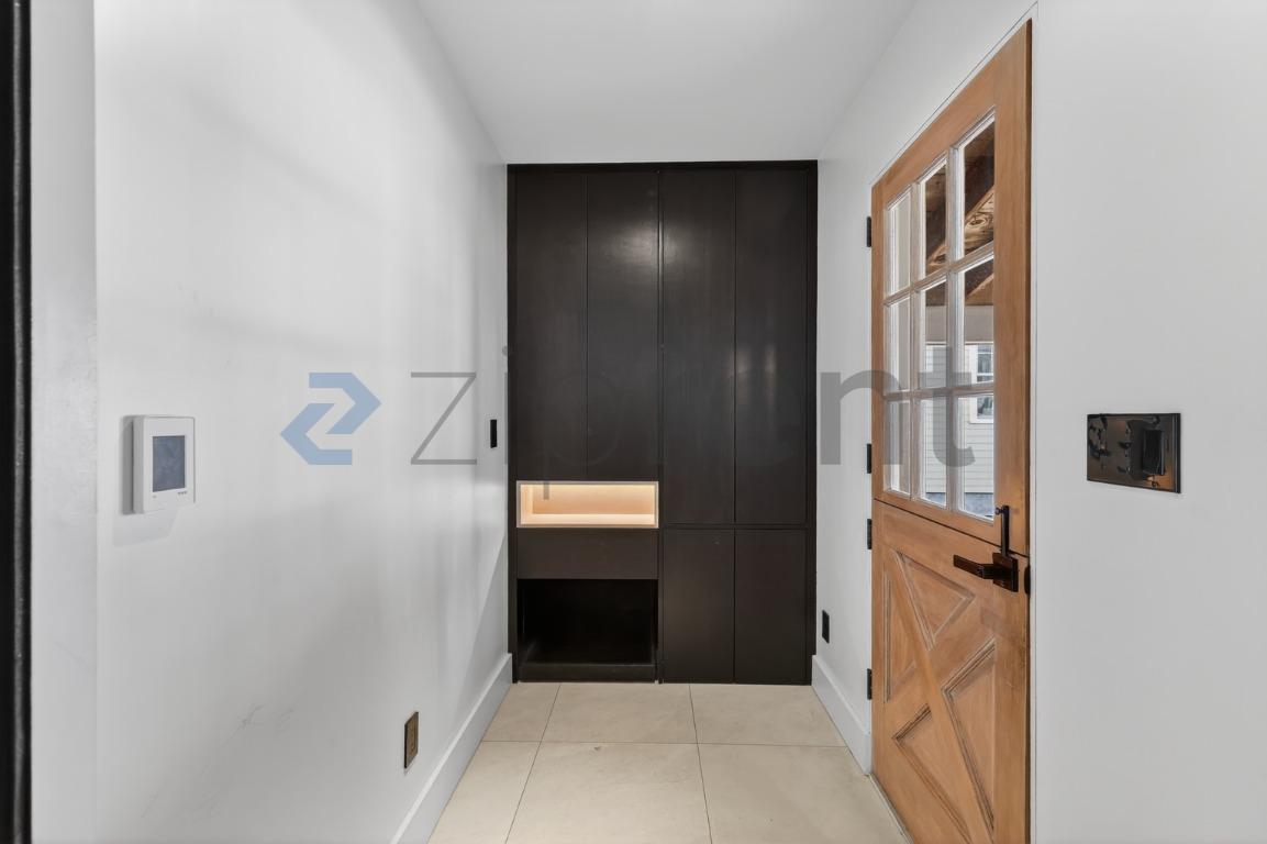 Building Photo - 6 Bonwit Rd