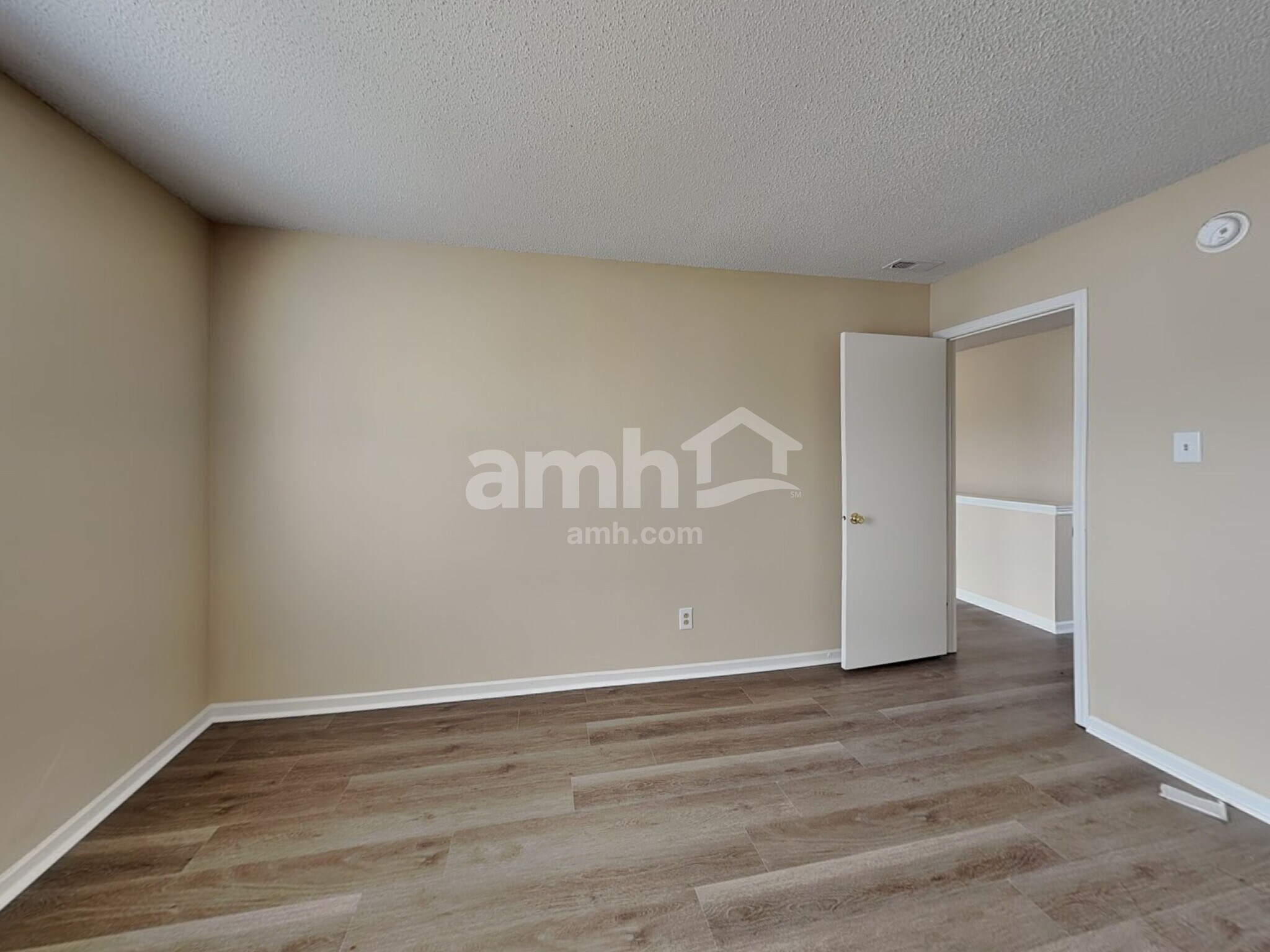 Building Photo - 1939 Dutch Elm Dr