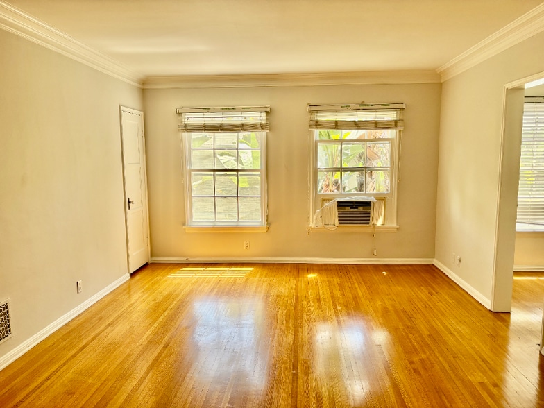 Primary Photo - 1271 N Crescent Heights Blvd