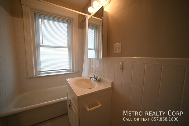 Building Photo - Charming 1-Bed Near Porter Square