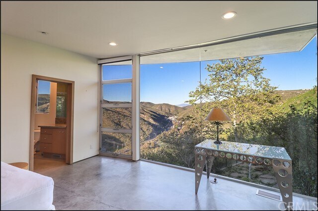 Building Photo - 1330 Coronado Dr