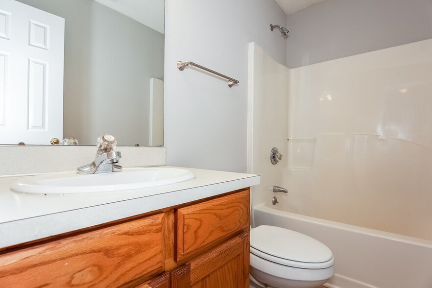 Building Photo - 4980 Valley Trail Ct