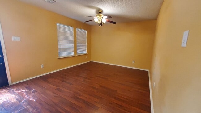 Building Photo - Spacious Four Bedroom