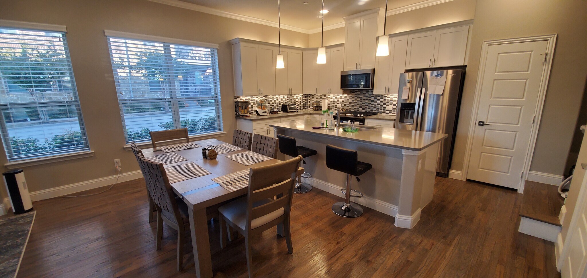 1st floor - 4428 Dexter Ln