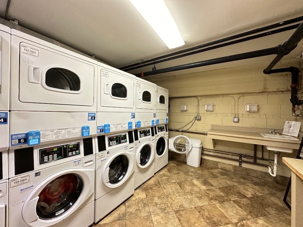 Building Photo - 639 W Wrightwood Ave