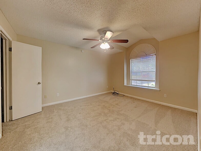 Building Photo - 1293 Munson Cove Dr