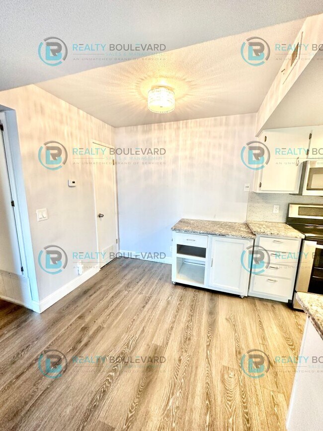 Building Photo - 7680 Bluestone Dr