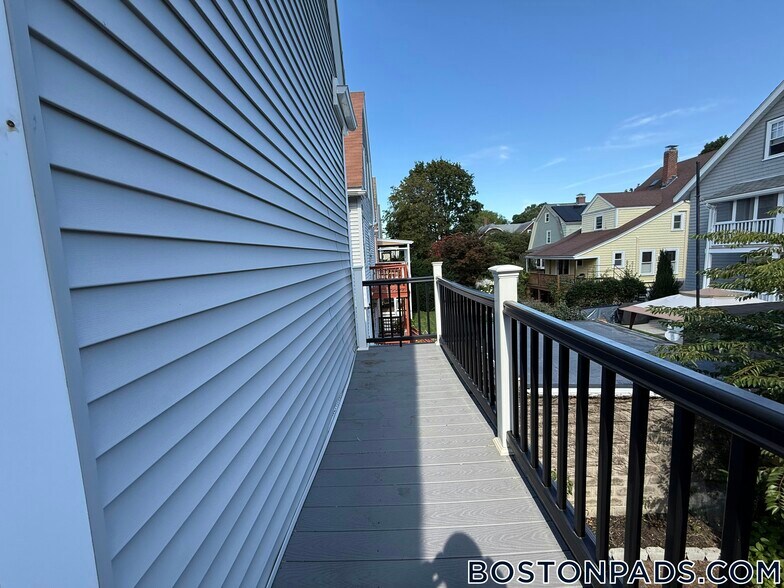 Building Photo - 41 Simpson Ave