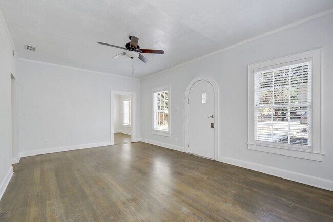 Building Photo - 403 E 32nd St