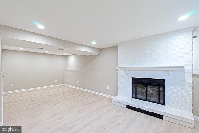 Building Photo - 9705 Locust Hill Dr