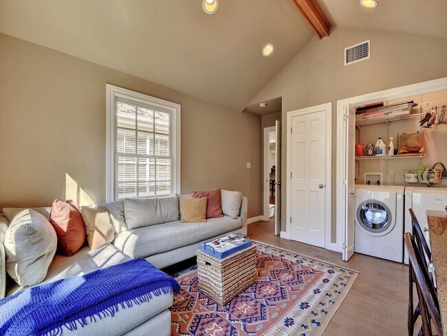 Building Photo - 2203 Sunny Slope Dr