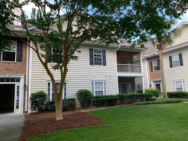 Building Photo - Unit Available in Radcliffe Place