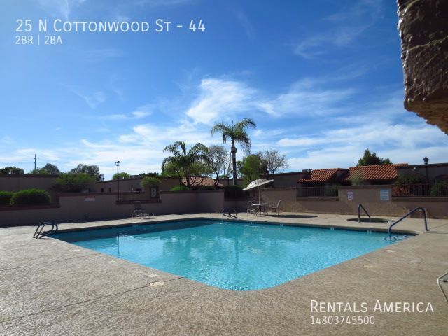 Building Photo - 2 Master Bedrooms in Fully Remodeled, Sing...