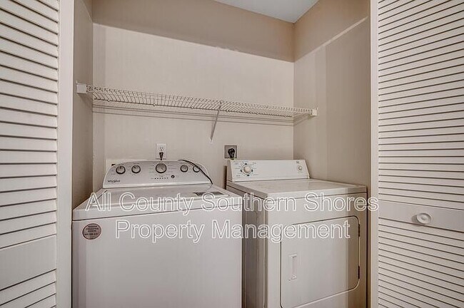 Building Photo - 1192 River Oaks Dr