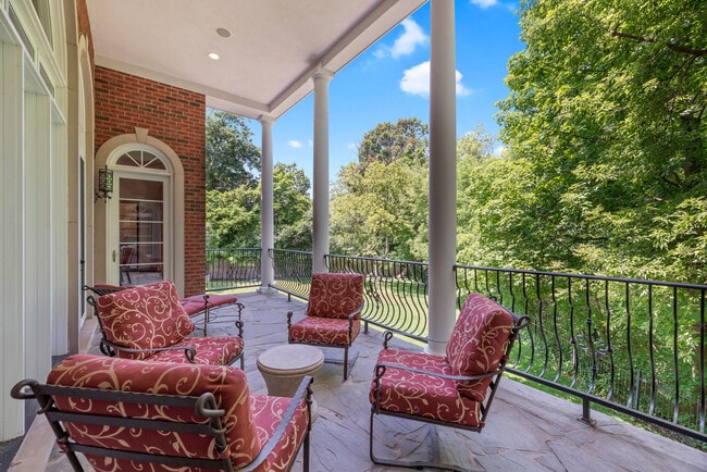 Building Photo - 493 Hazel Ave