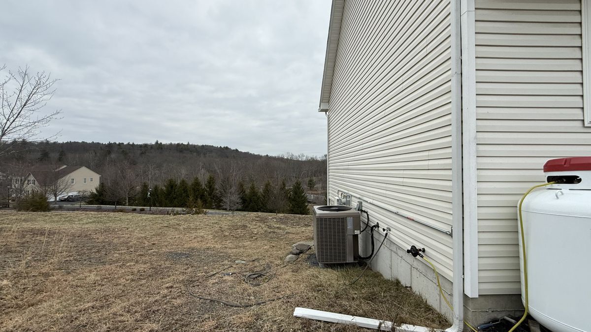 Building Photo - 584 Westlake Dr