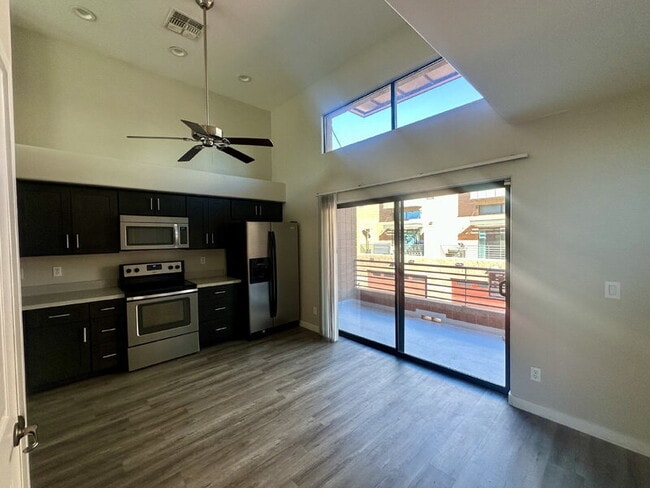 Building Photo - 305 S Wilson St