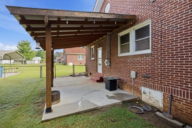 Building Photo - 108 Cullum St