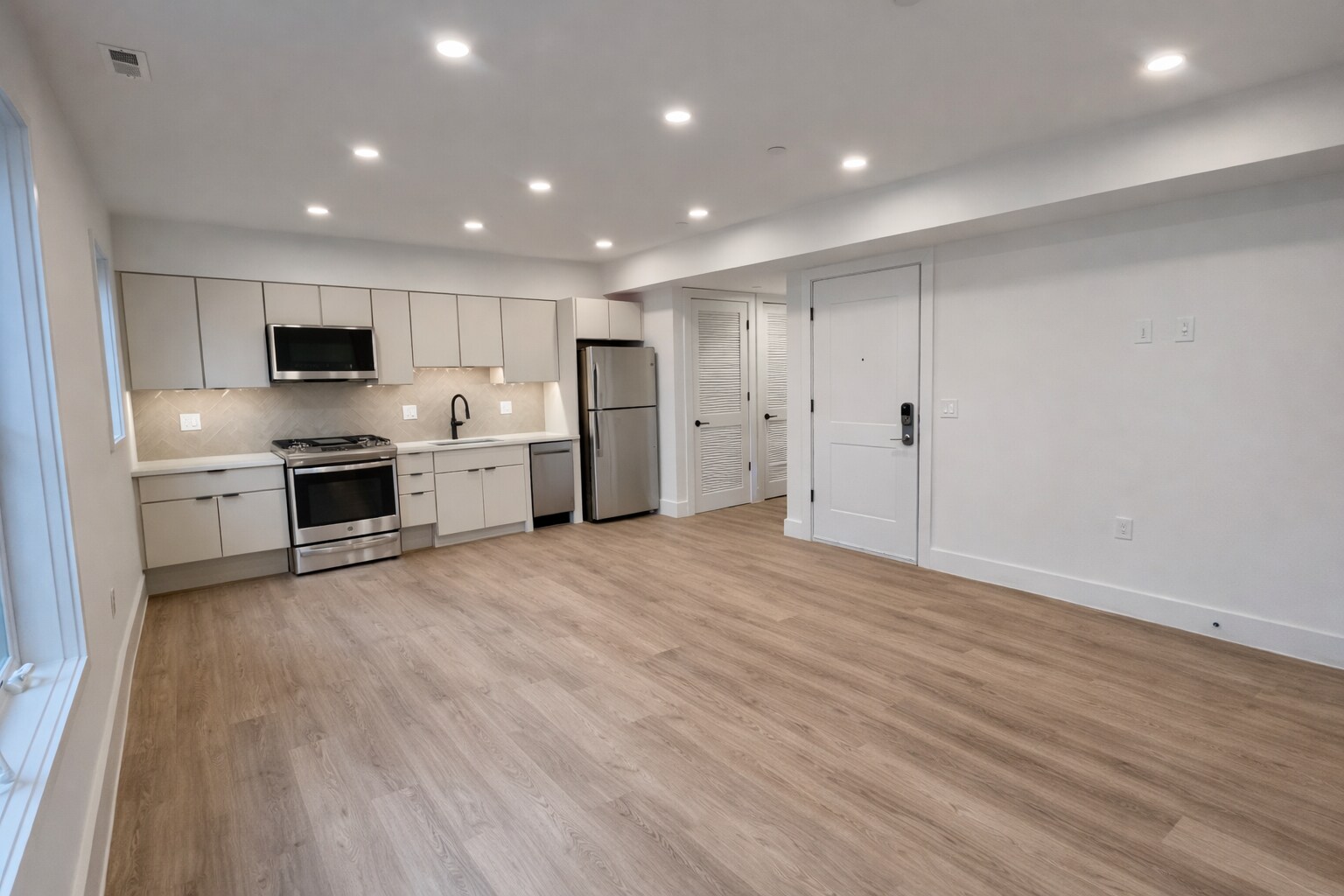 Building Photo - 716 L St SE