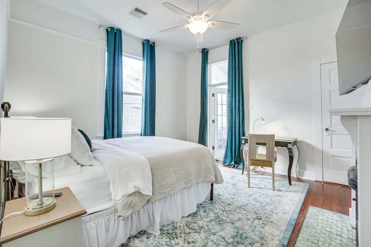 Building Photo - 7922 Sycamore St