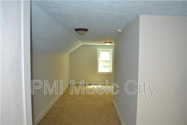 Building Photo - 210 Garner Ave