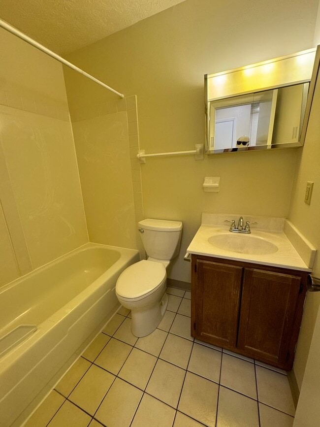 Building Photo - 84 W 9th Ave