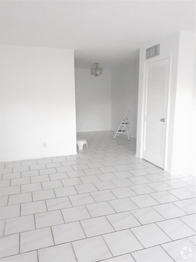 Building Photo - 11374 Royal Palm Blvd