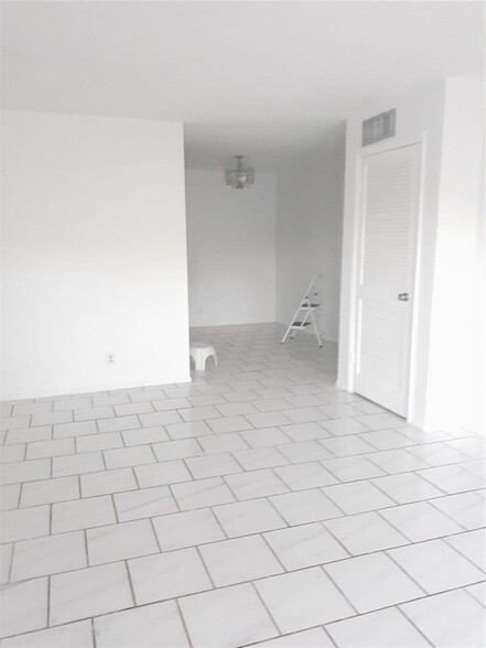 Primary Photo - 11374 Royal Palm Blvd