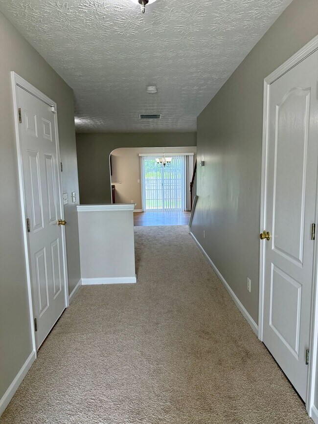Building Photo - Remodeled 3 bedroom townhouse in Jonesboro