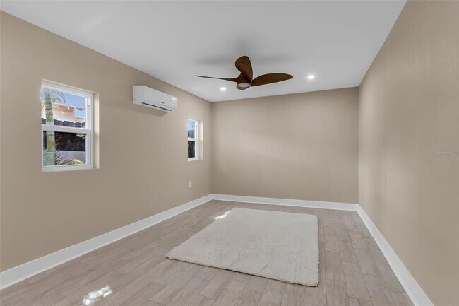 Building Photo - 510 N Osprey Ave