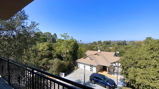 Building Photo - 1614 Pleasant Way