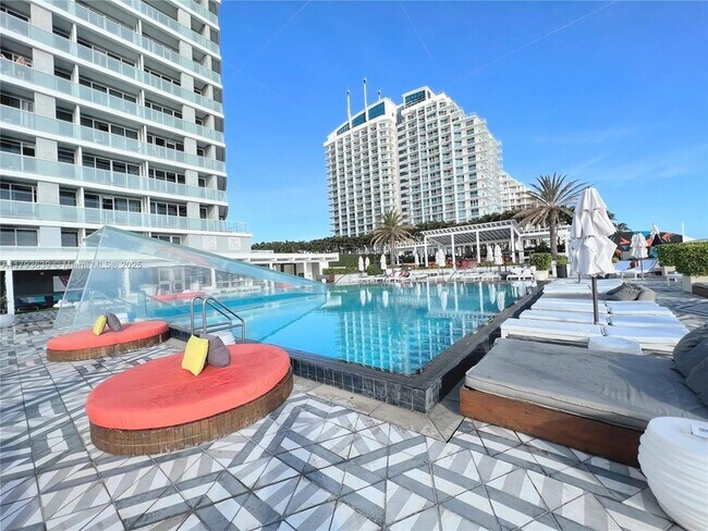 Building Photo - 3101 Bayshore Dr